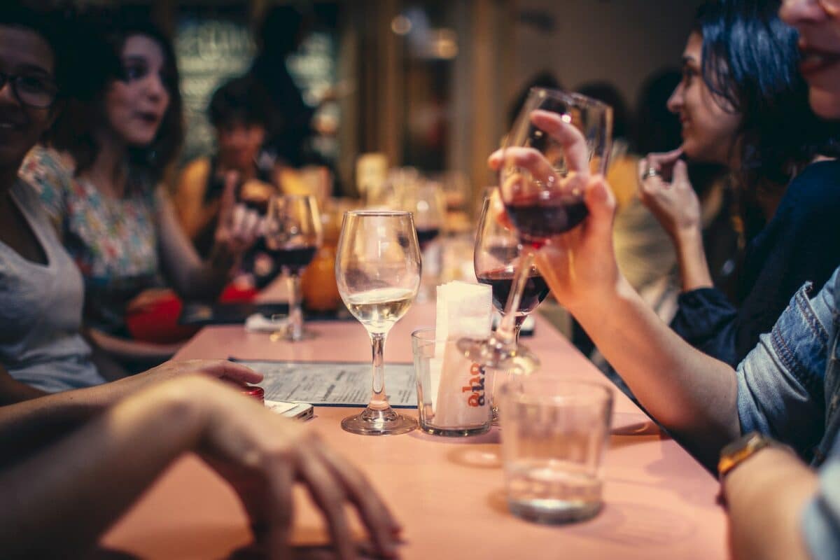 Les avantages de réserver un bar pour une soirée entre amis