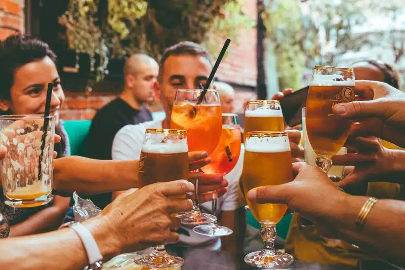 Les avantages de réserver un bar pour une soirée entre amis