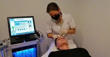 laver le visage après un hydrafacial