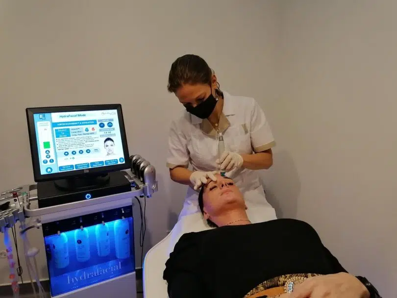 laver le visage après un hydrafacial